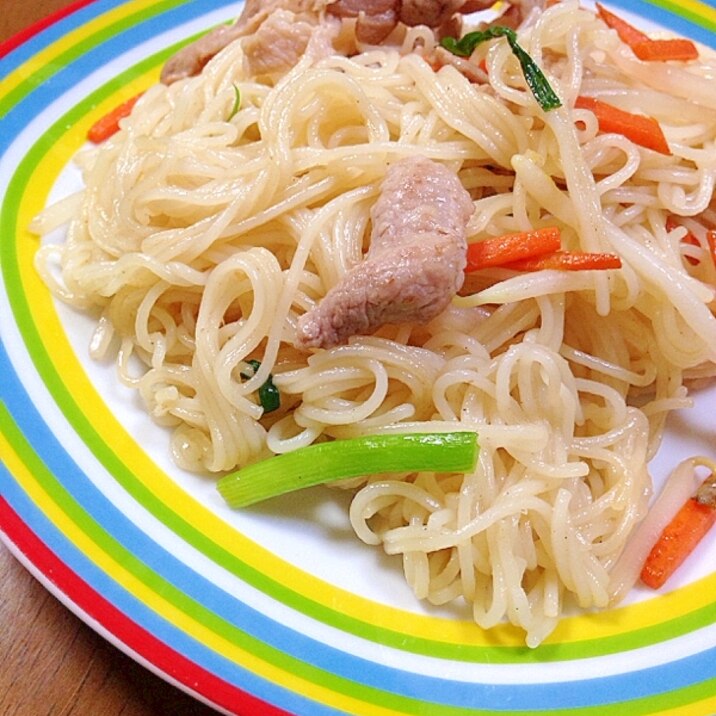 豚肉と野菜とそうめんの炒め物